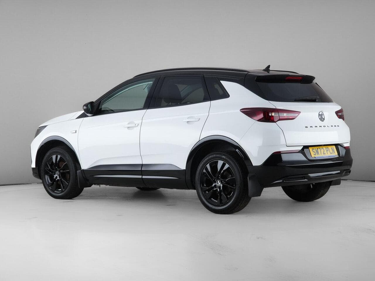 Vauxhall Grandland thumbnail Side Left