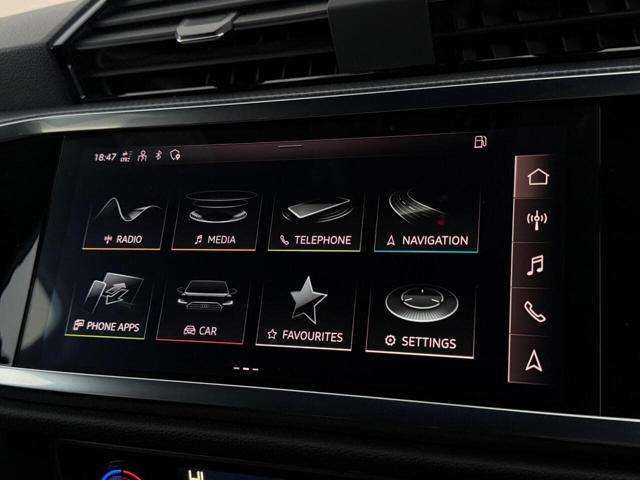 Audi Q3 thumbnail Infotainment System