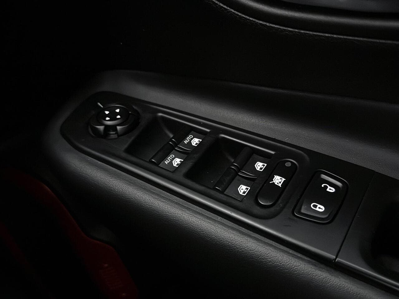 Jeep Renegade thumbnail Misc Controls