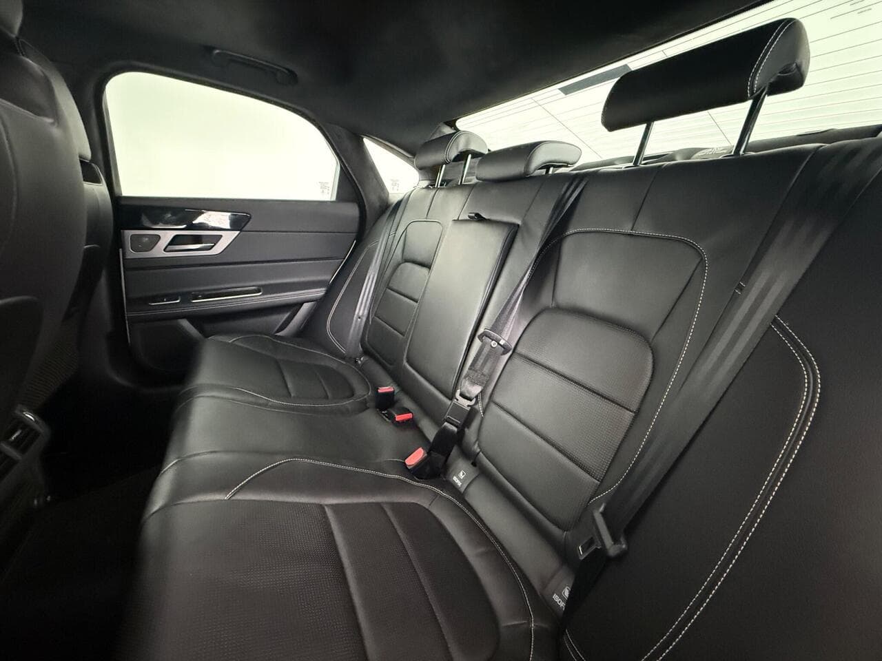 Jaguar XF thumbnail Seats Rear