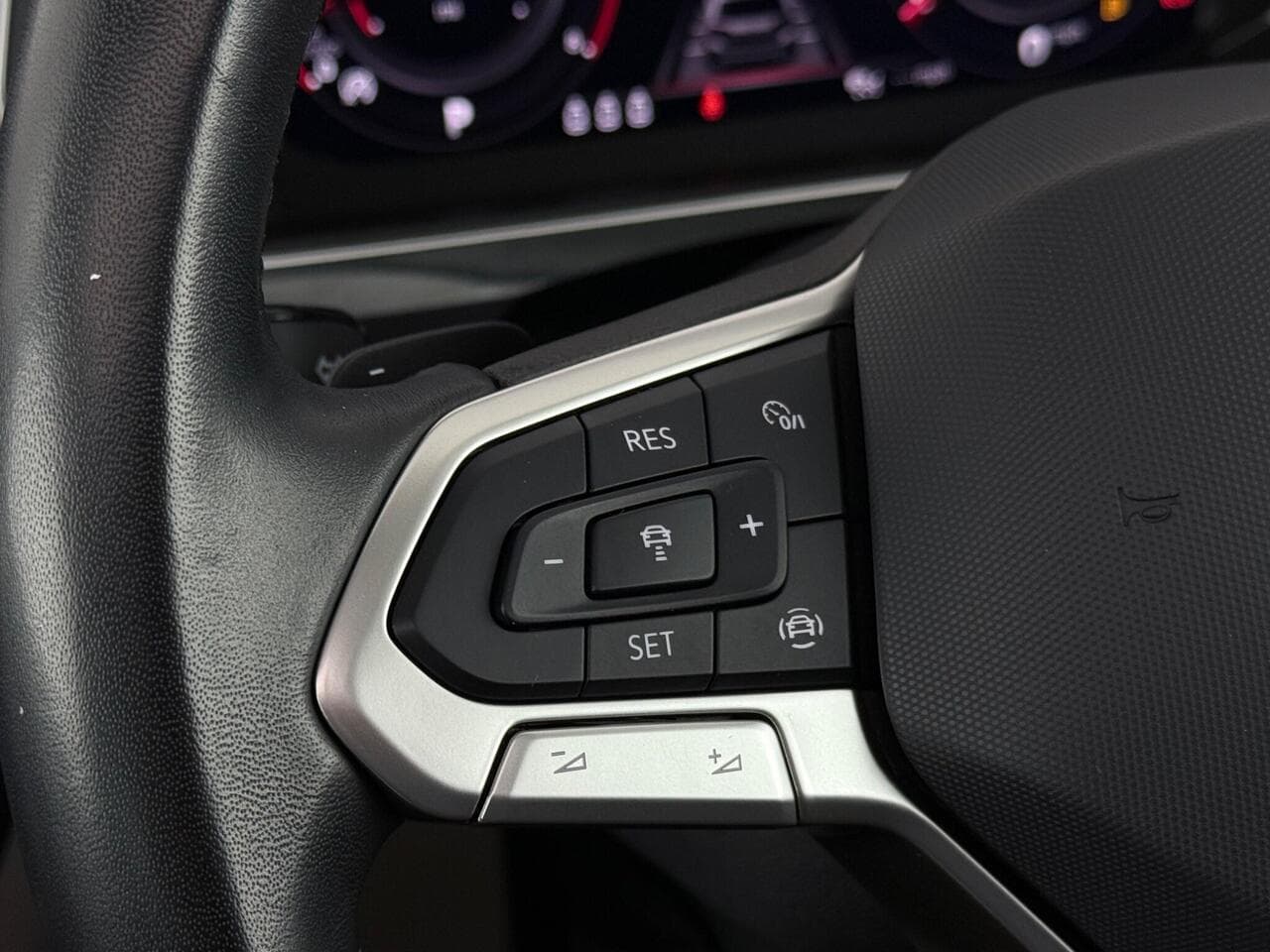Volkswagen Tiguan thumbnail Misc Controls