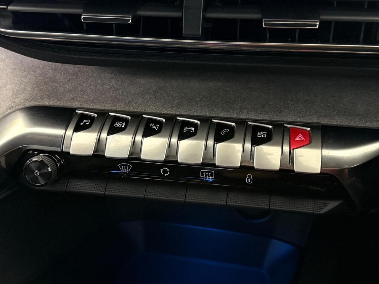 Peugeot 3008 thumbnail Misc Controls