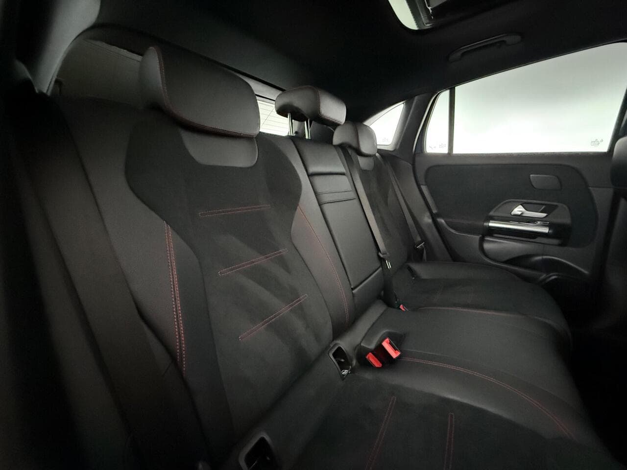 Mercedes-Benz EQA thumbnail Seats Rear