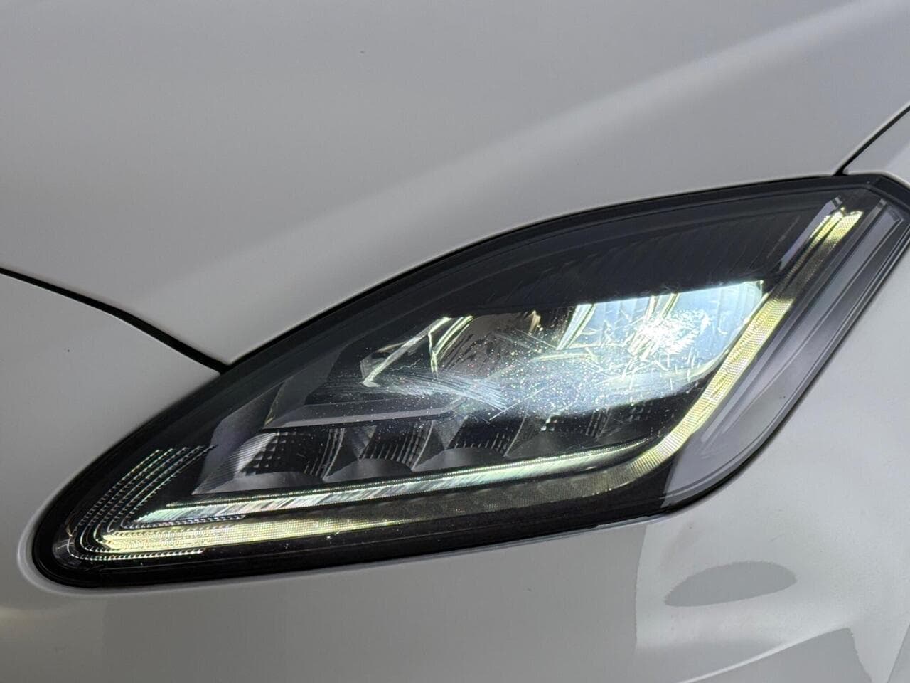 Jaguar E-PACE thumbnail Lights Front