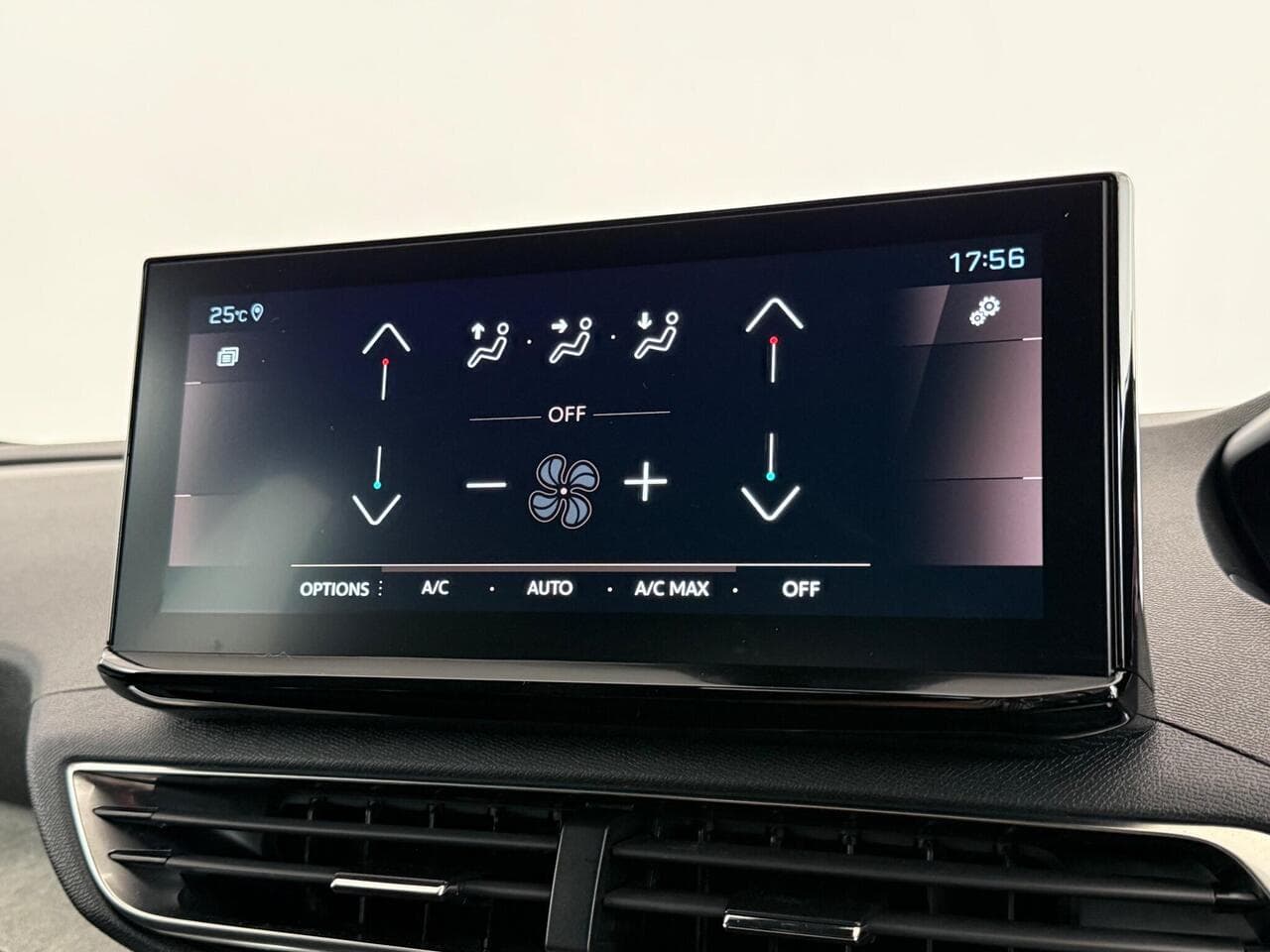 Peugeot 3008 thumbnail Infotainment System