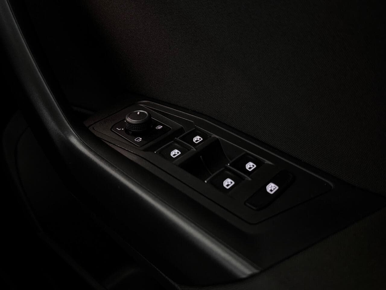 Volkswagen T-Roc thumbnail Misc Controls
