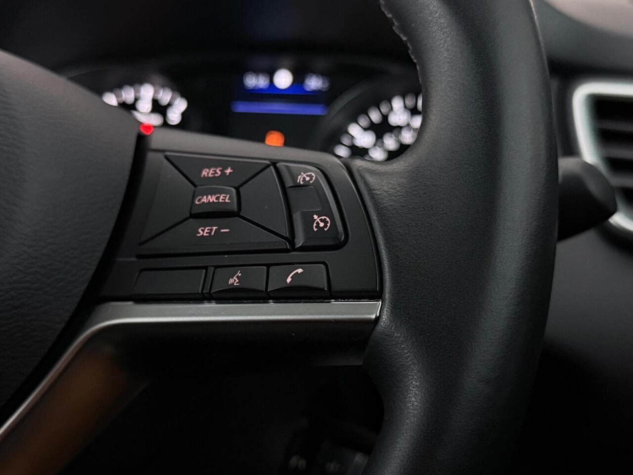 Nissan Qashqai thumbnail Misc Controls