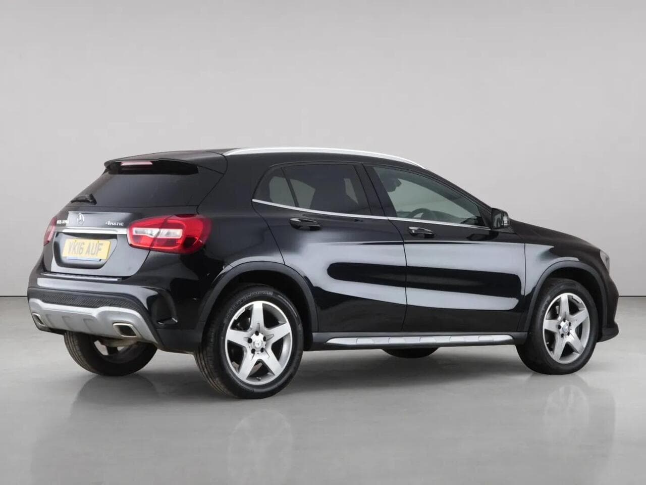 Mercedes-Benz GLA thumbnail Side Right