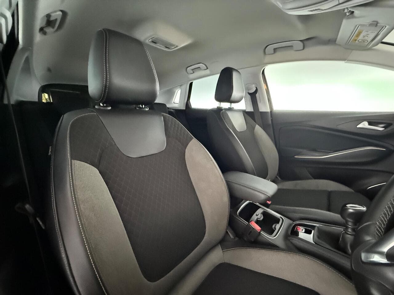 Vauxhall Grandland X thumbnail Seat Driver