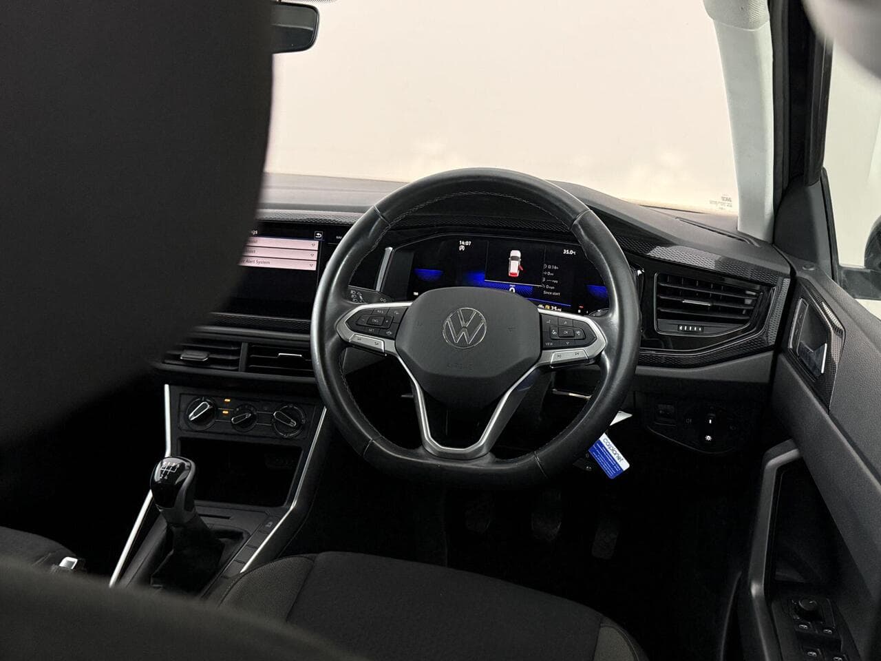 Volkswagen Polo thumbnail Steering Wheel