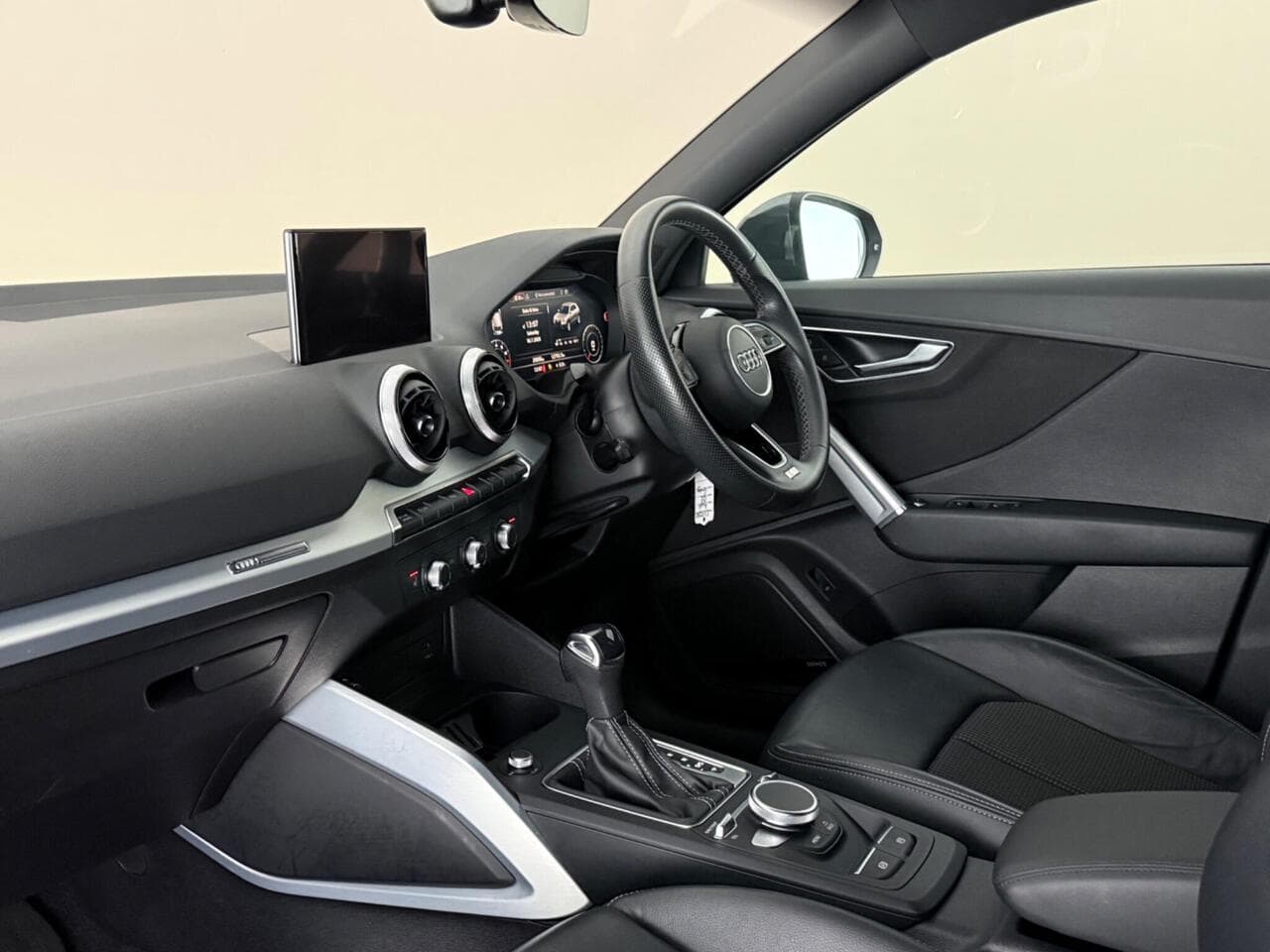 Audi Q2 thumbnail Interior Front