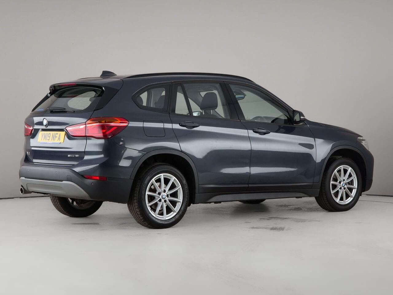 BMW X1 thumbnail Side Right