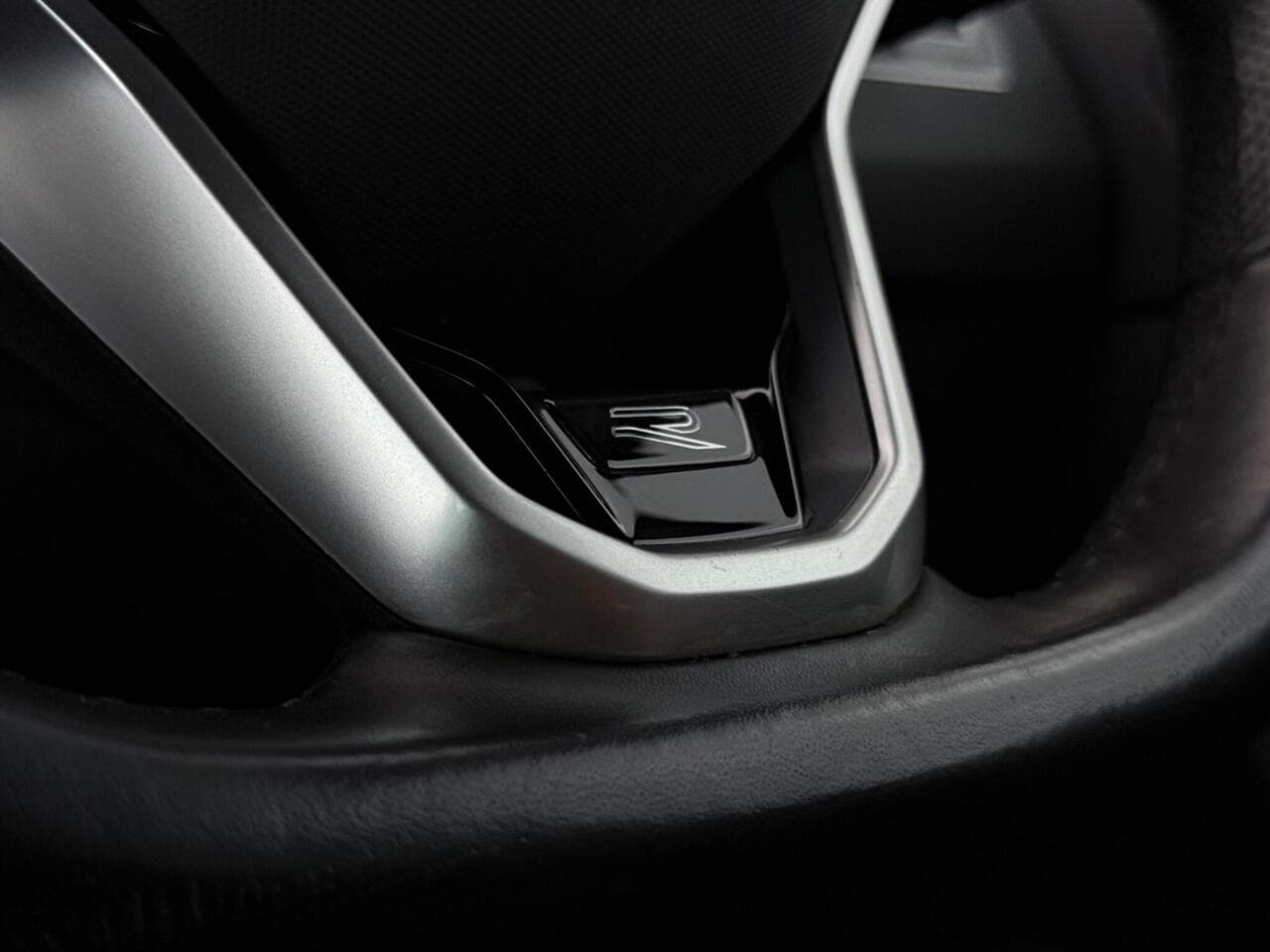 Volkswagen Tiguan thumbnail Misc Controls