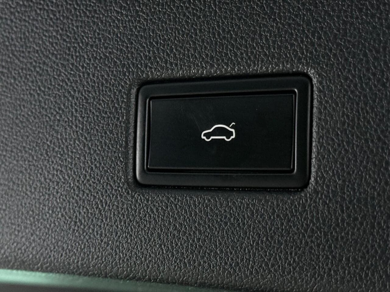 Volkswagen Tiguan thumbnail Misc Controls
