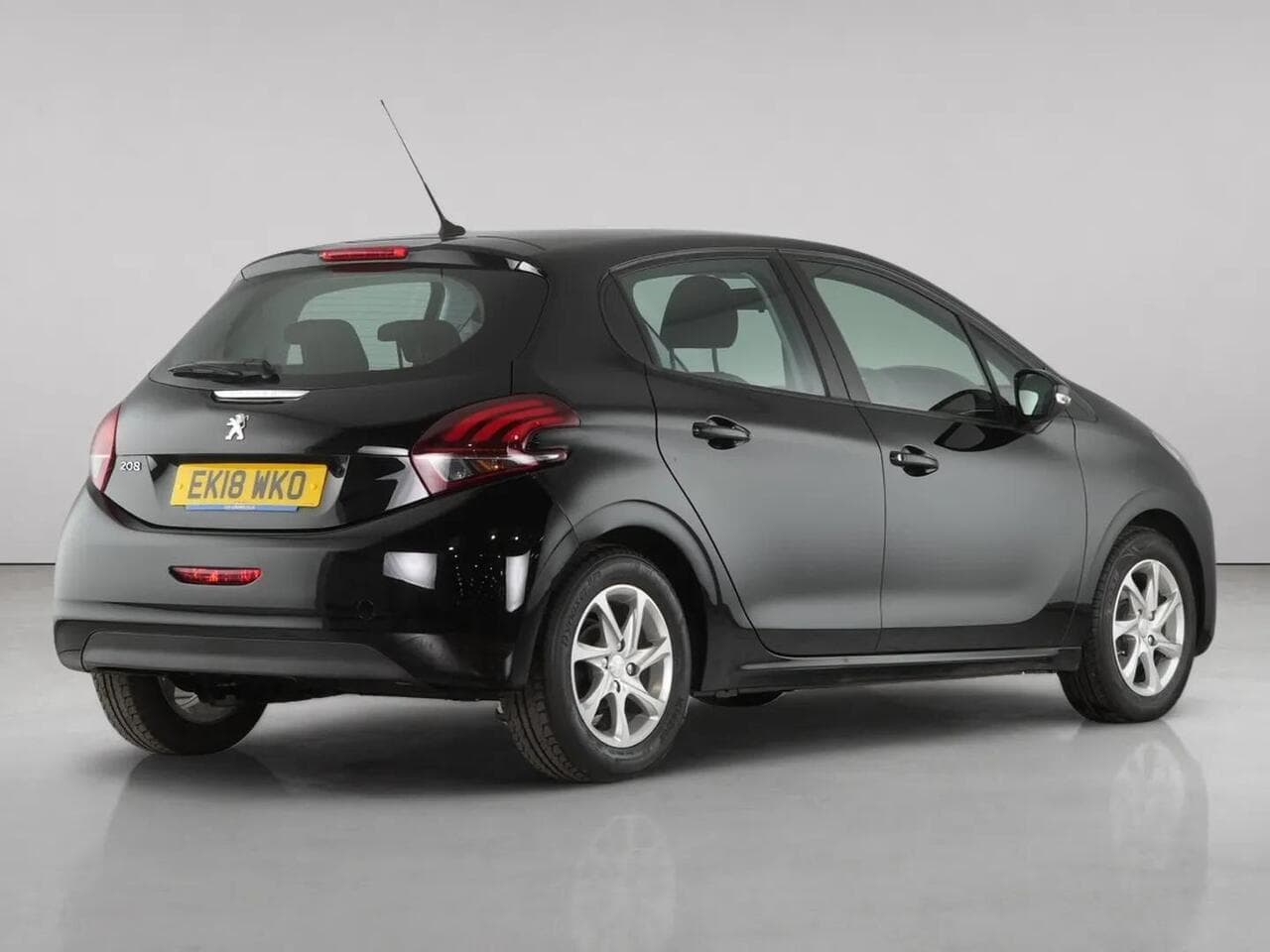 Peugeot 208 thumbnail Rear Right