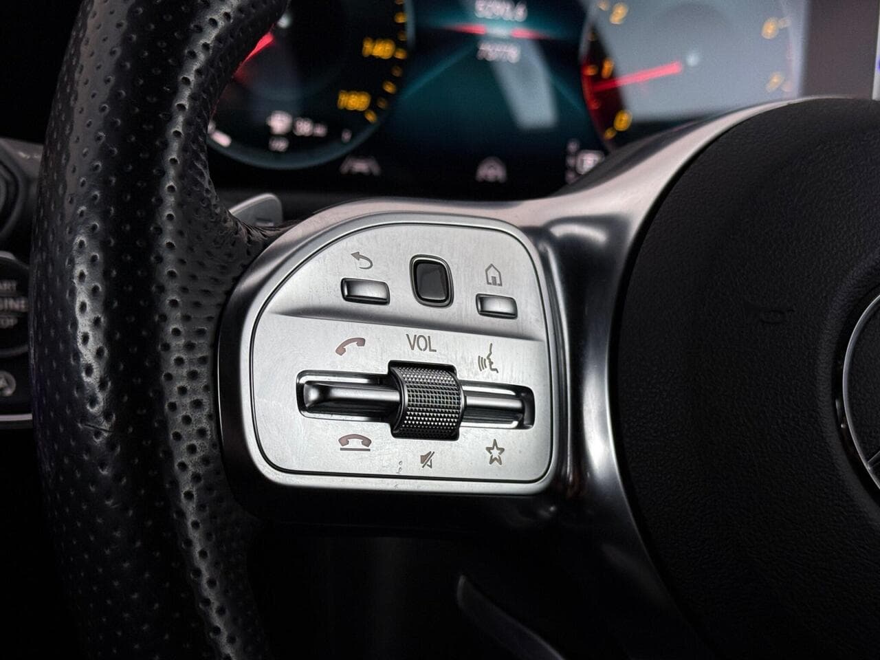 Mercedes-Benz A Class thumbnail Misc Controls