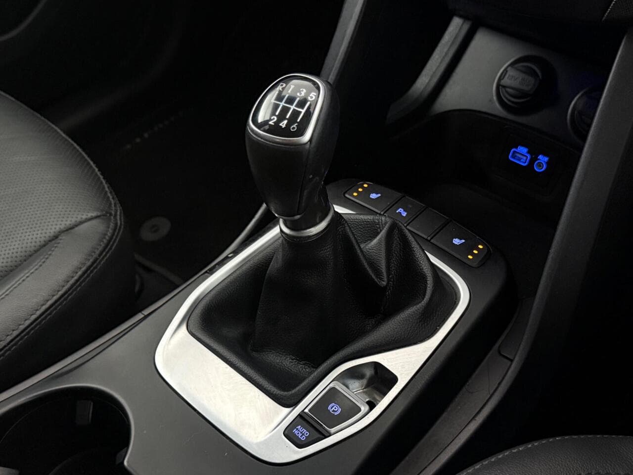 Hyundai Santa Fe thumbnail Interior Front