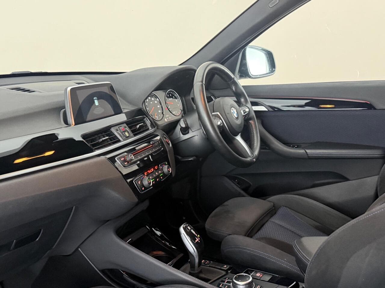 BMW X1 thumbnail Interior Front