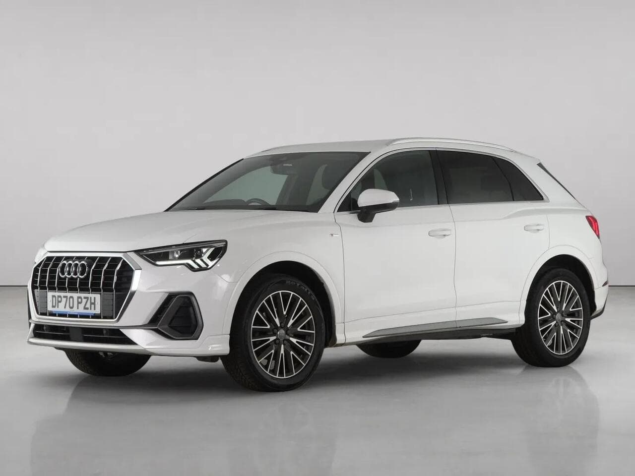 Audi Q3 thumbnail Front Left