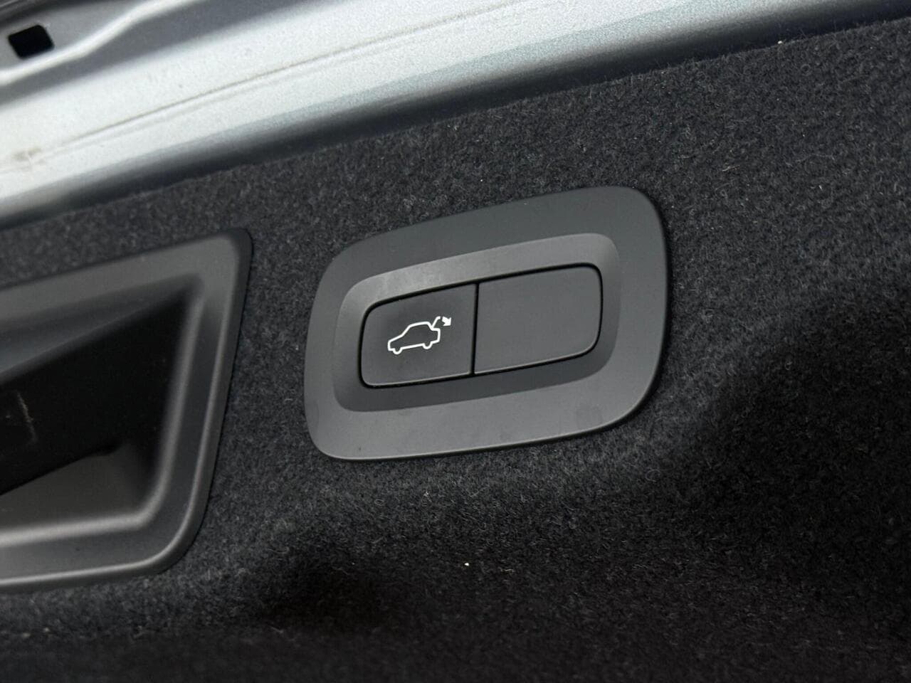 Volvo S90 thumbnail Misc Controls