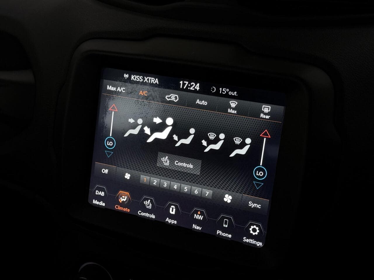 Jeep Renegade thumbnail Infotainment System