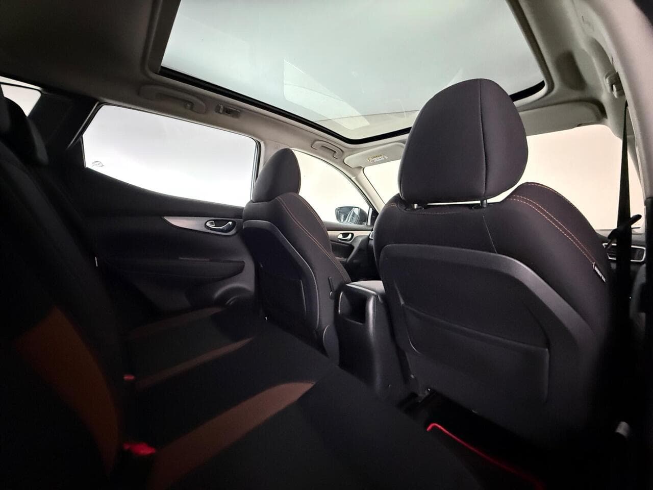Nissan Qashqai thumbnail Seats Rear