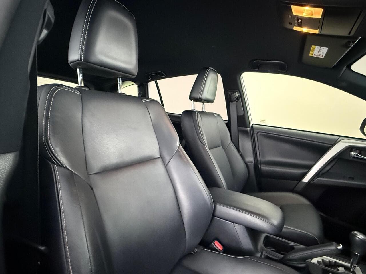 Toyota RAV4 thumbnail Seat Driver