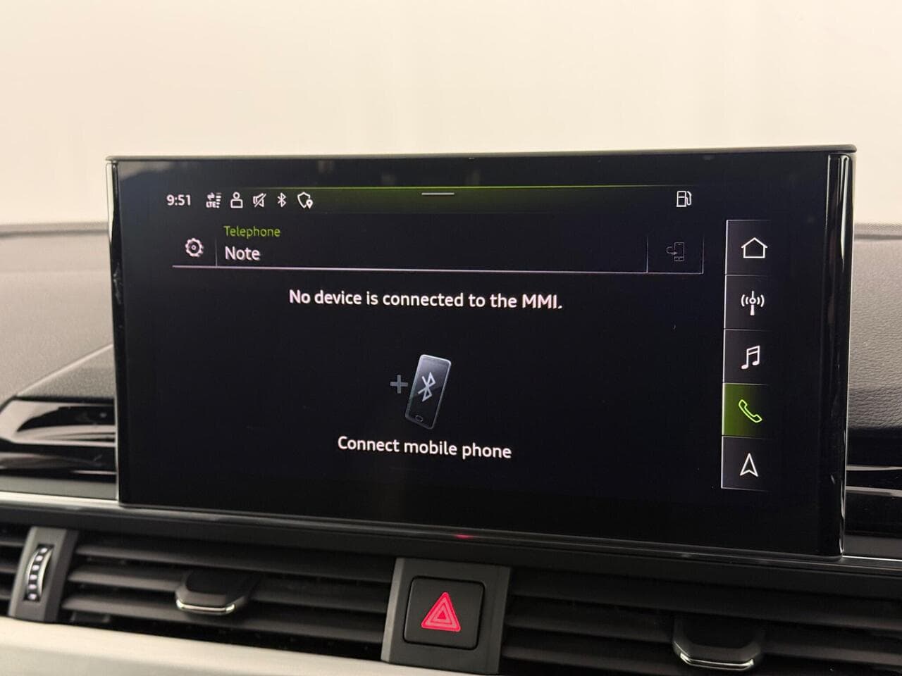 Audi A4 Avant thumbnail Infotainment System