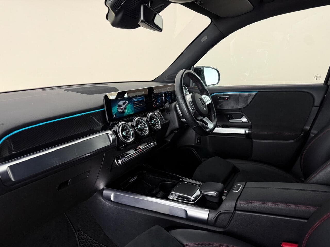 Mercedes-Benz GLB thumbnail Interior Front