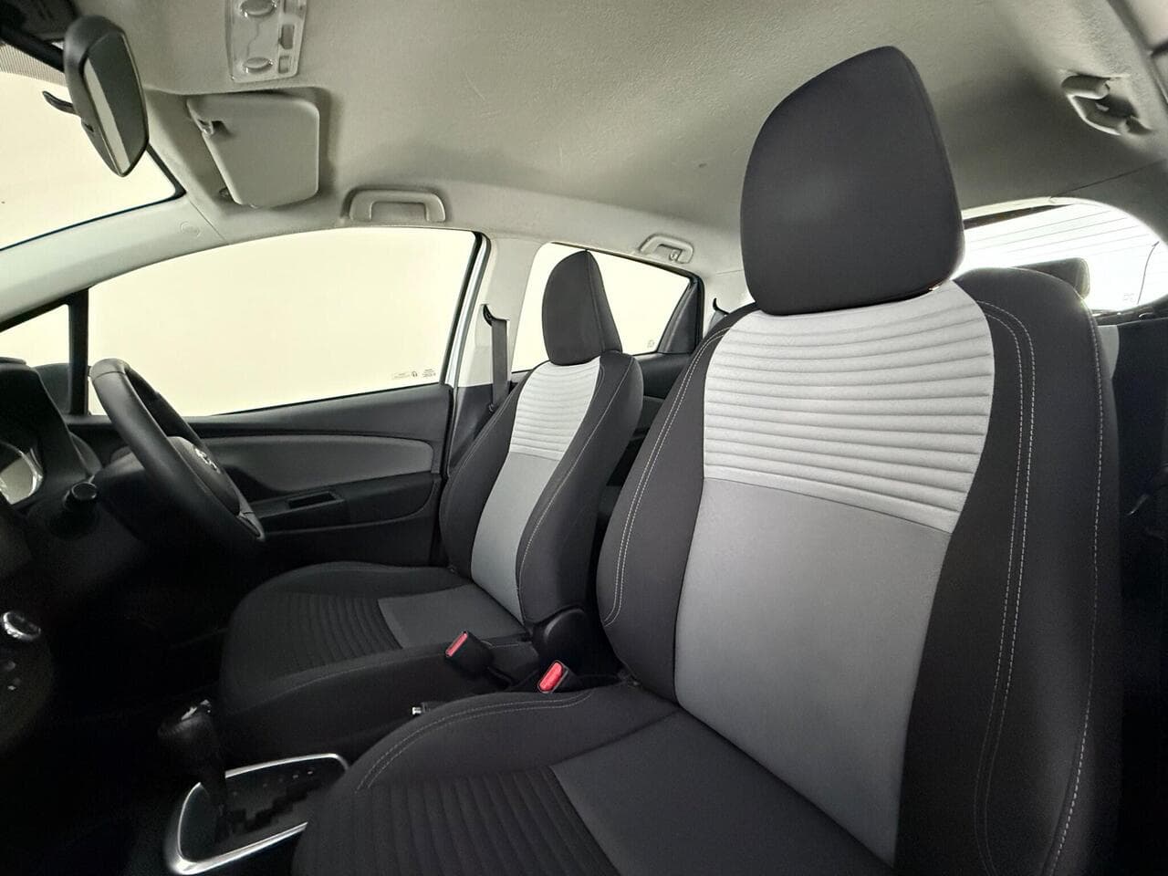 Toyota Yaris thumbnail Seat Front Passenger