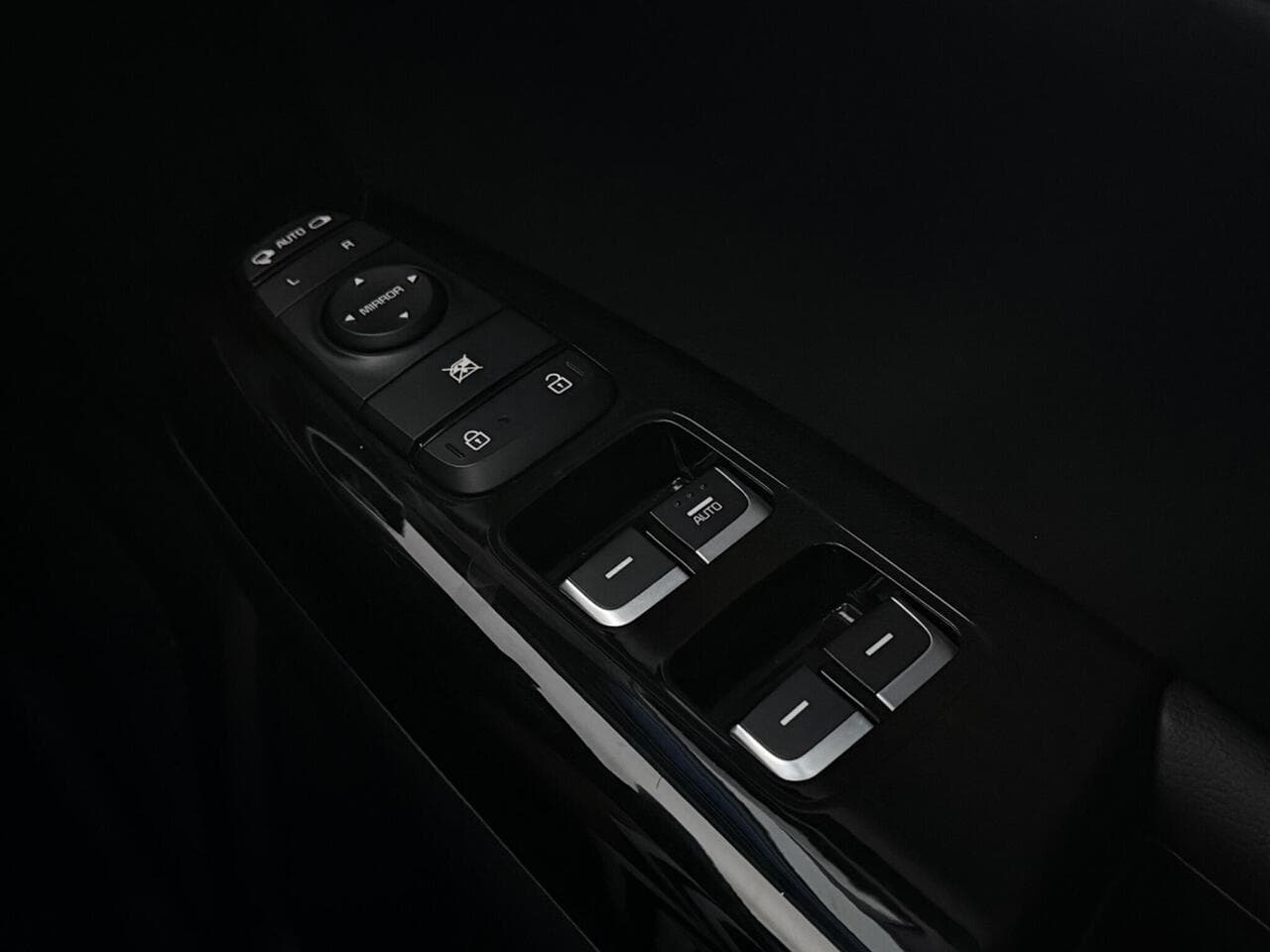 Kia Sportage thumbnail Misc Controls