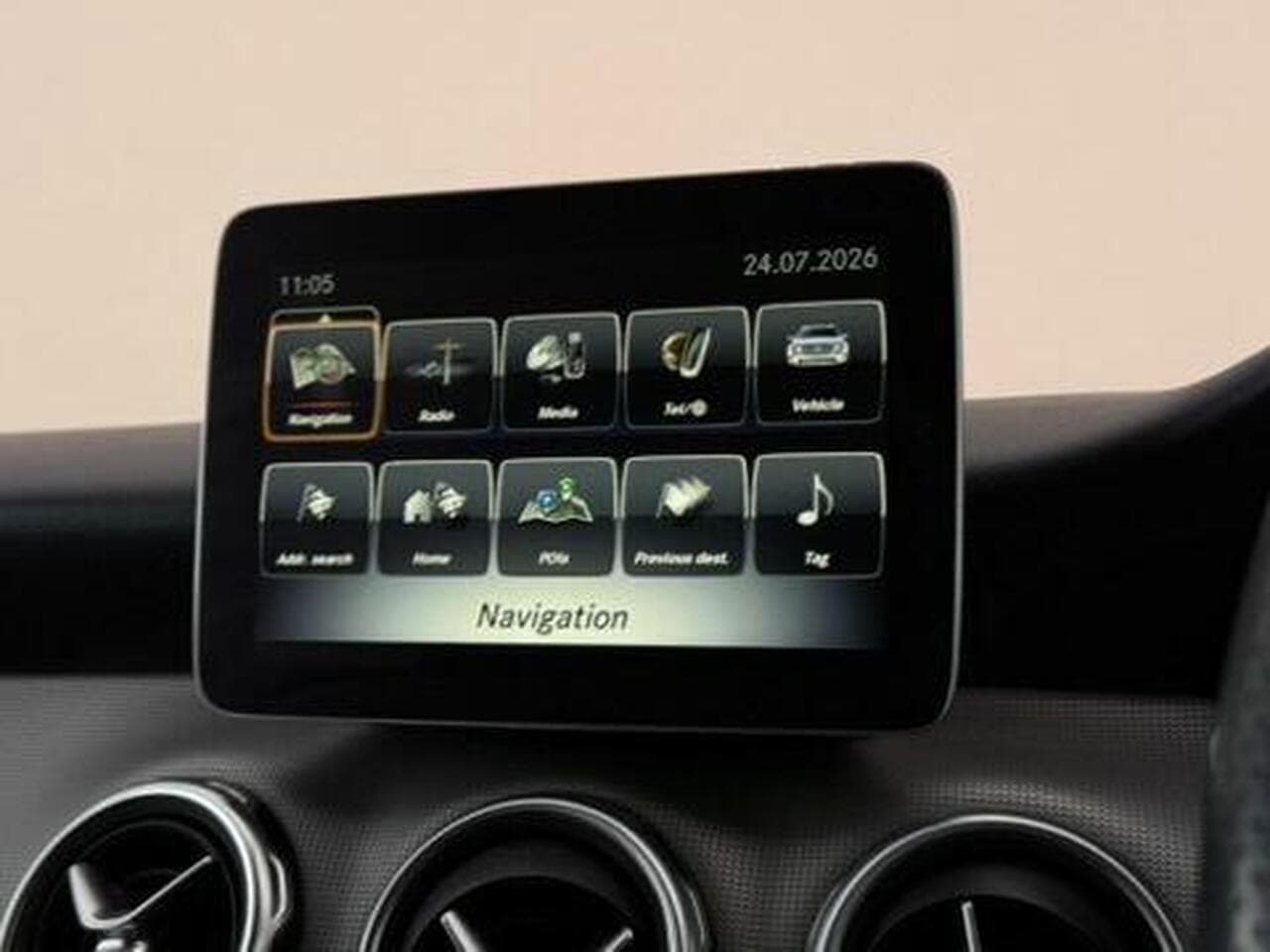 Mercedes-Benz GLA thumbnail Infotainment System