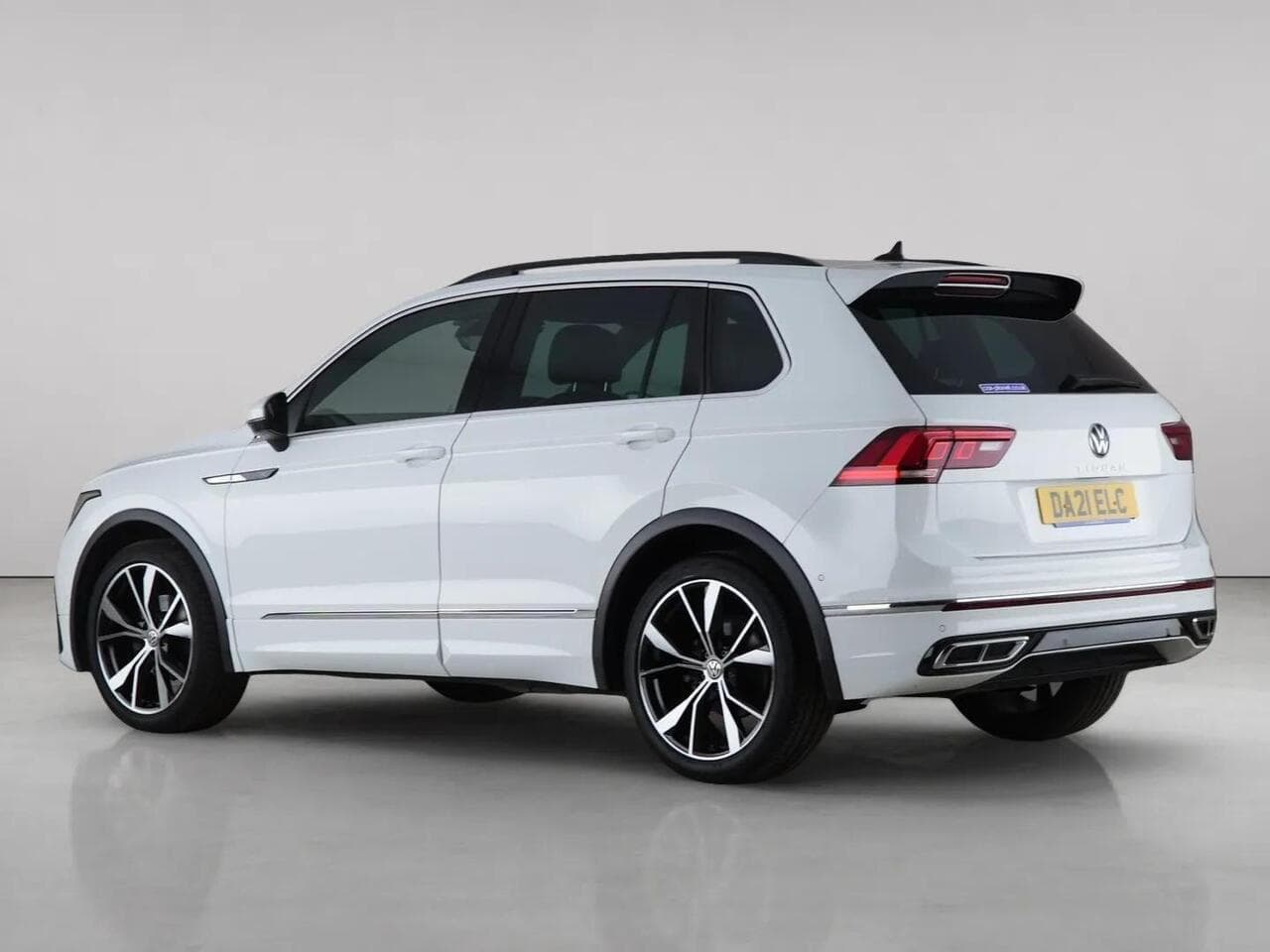 Volkswagen Tiguan thumbnail Rear Left