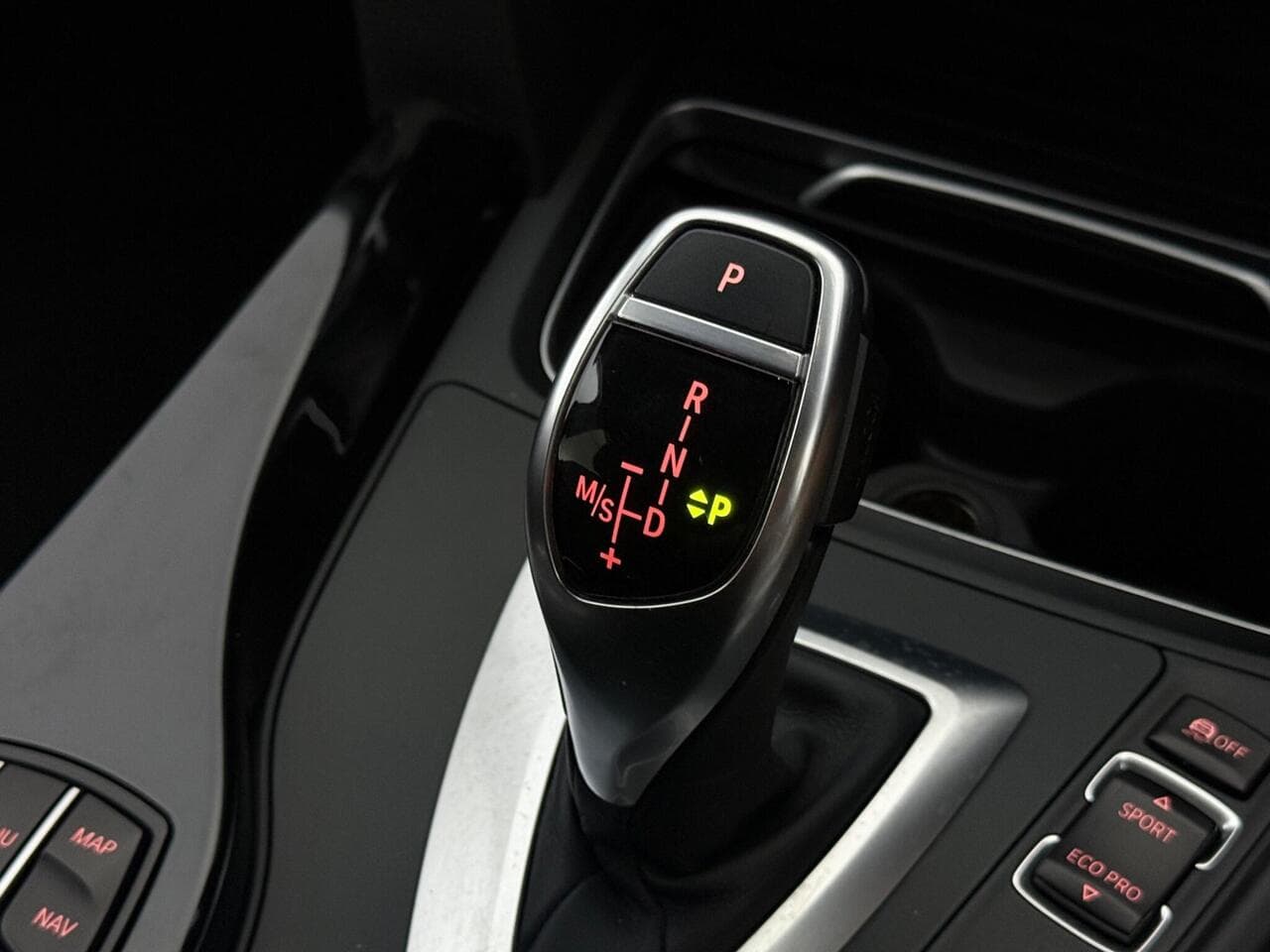 BMW 3 Series thumbnail Interior Front