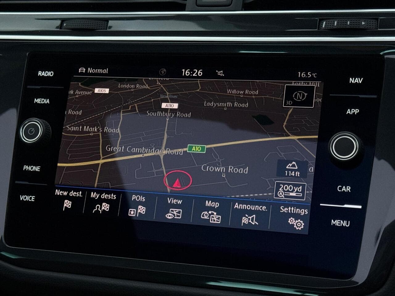 Volkswagen Tiguan thumbnail Infotainment System