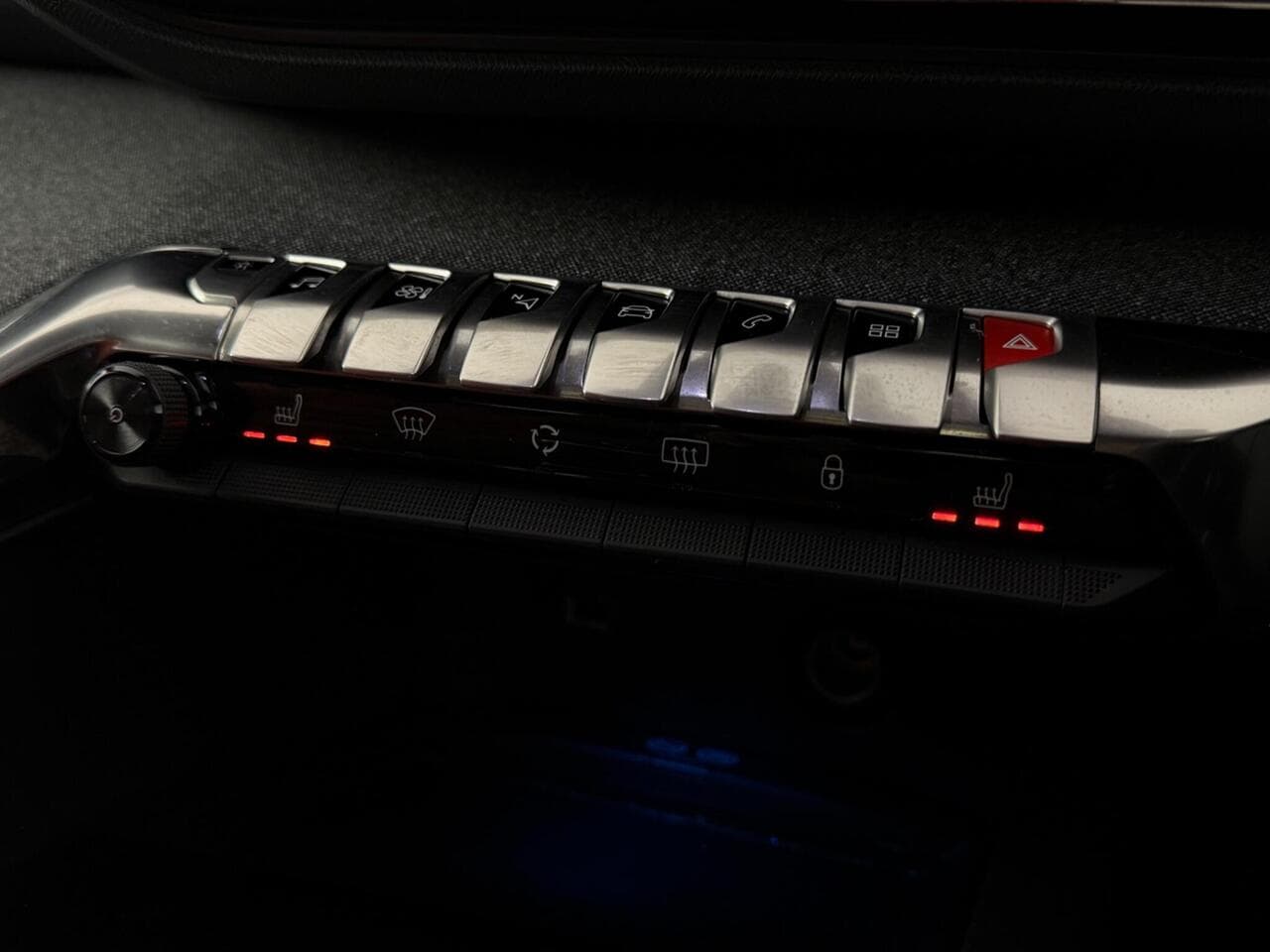 Peugeot 5008 thumbnail Misc Controls