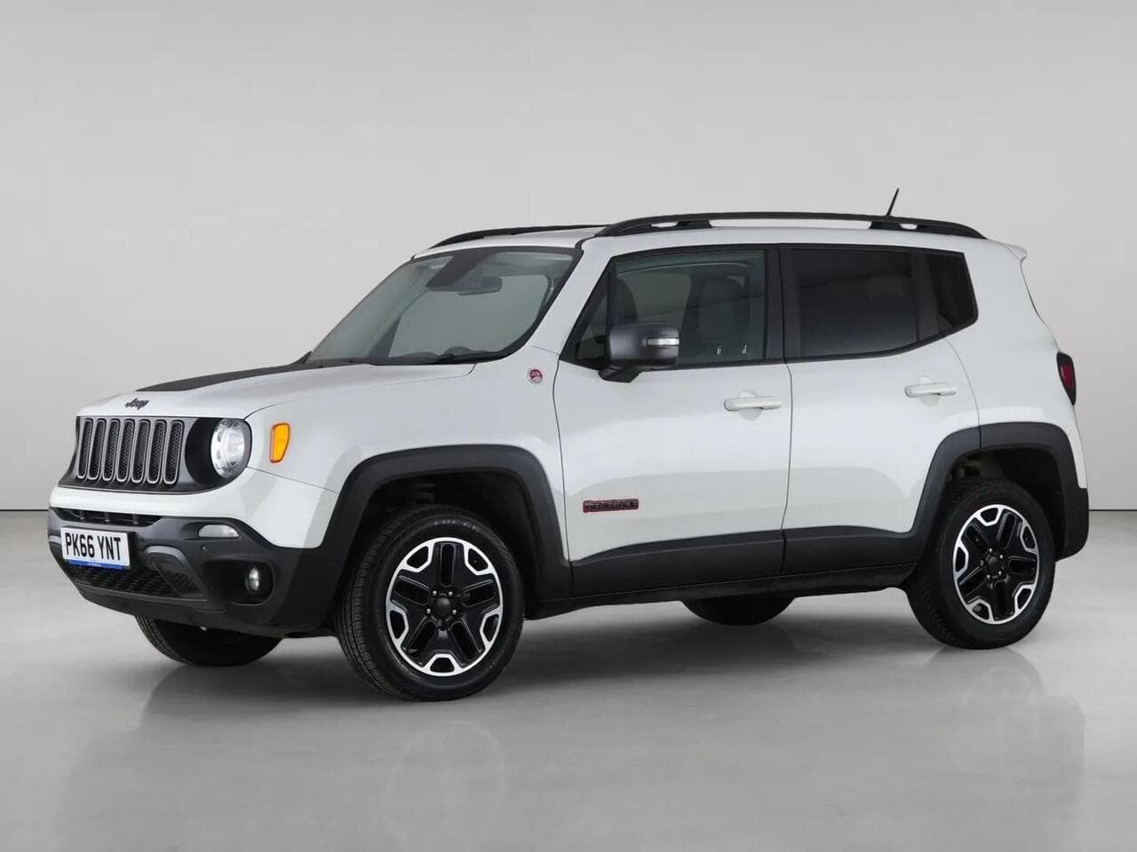 Jeep Renegade thumbnail Front Left