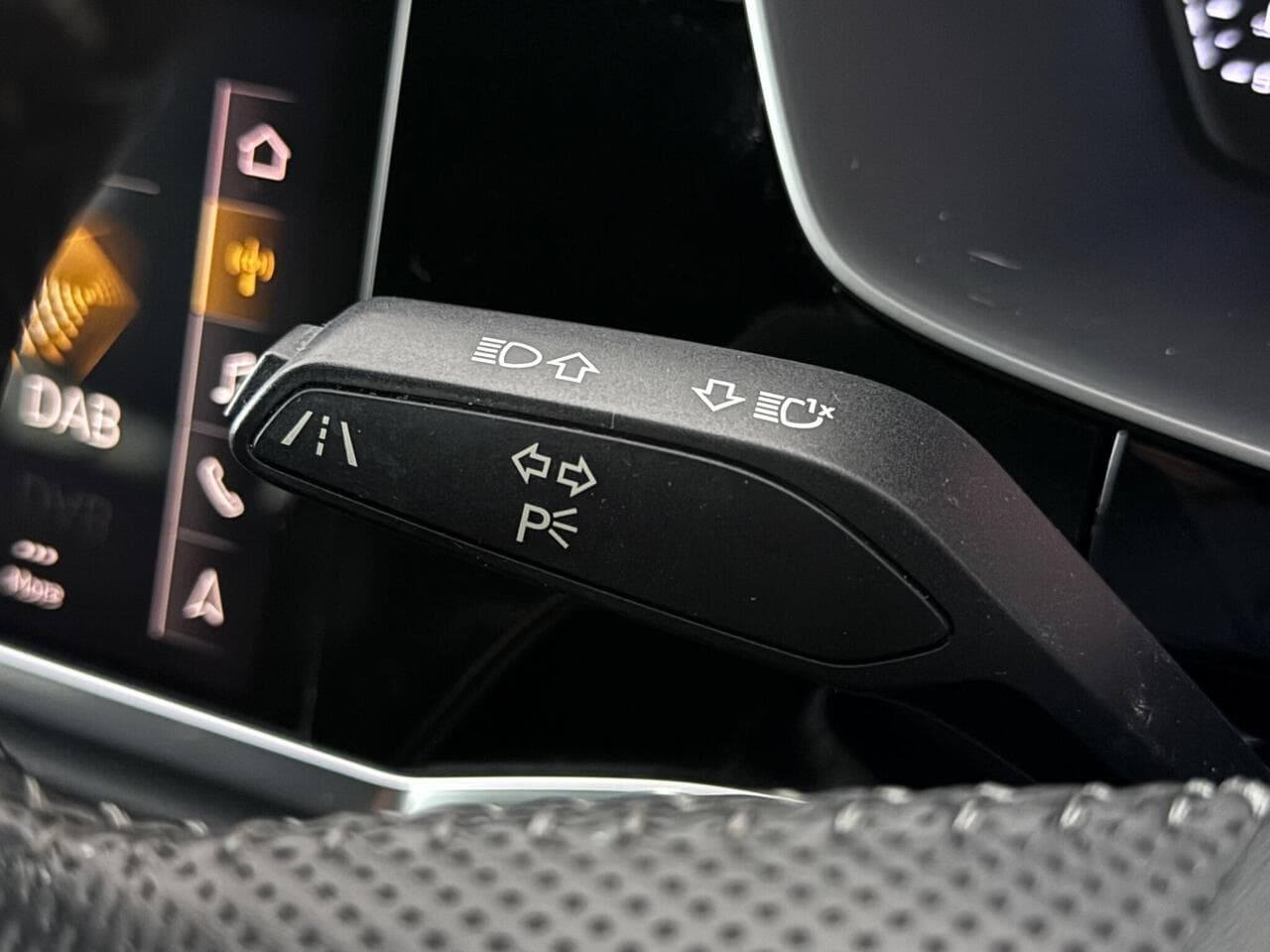 Audi Q3 thumbnail Misc Controls