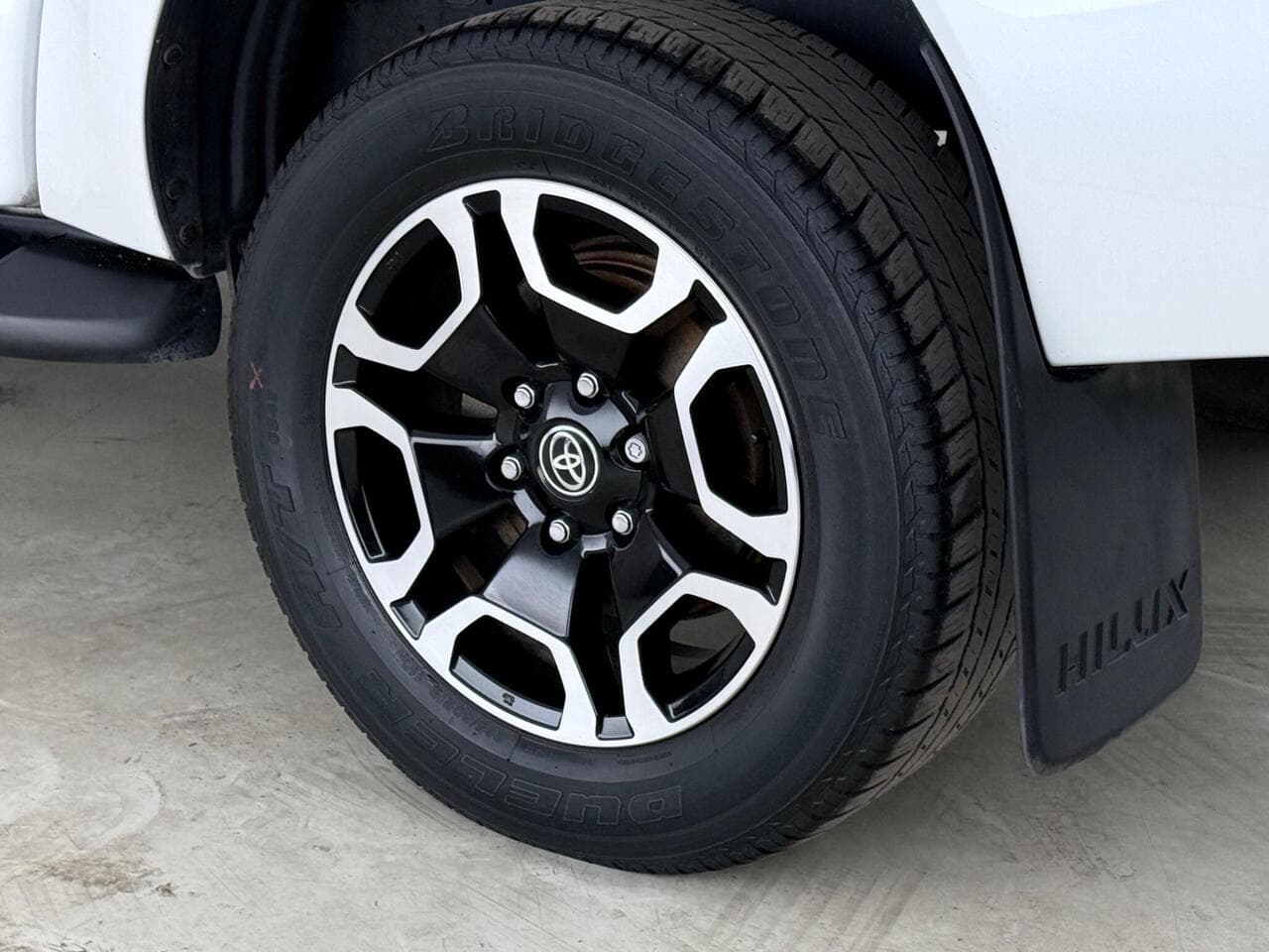 Toyota Hilux thumbnail Wheel