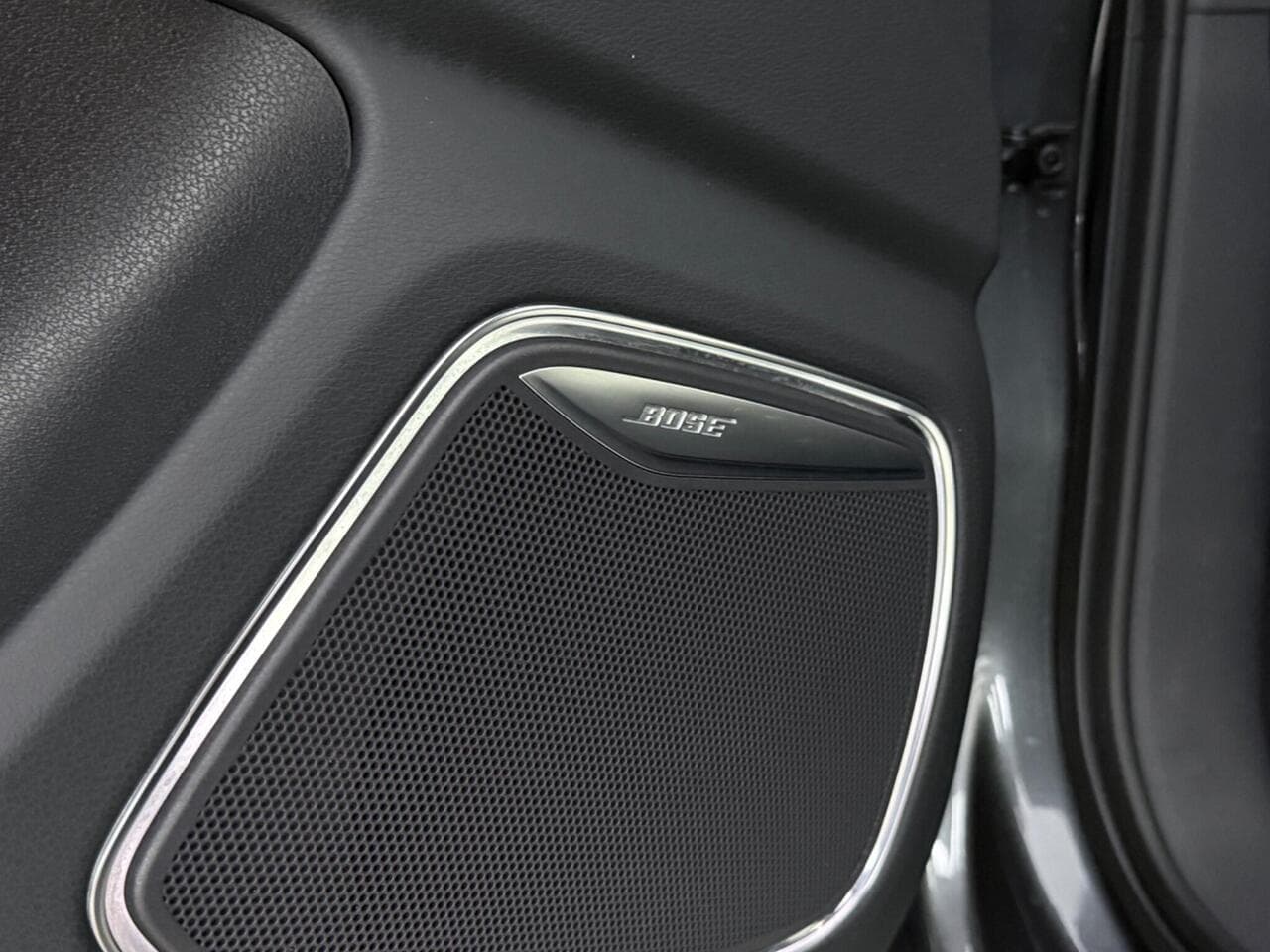 Audi Q3 thumbnail Misc Controls