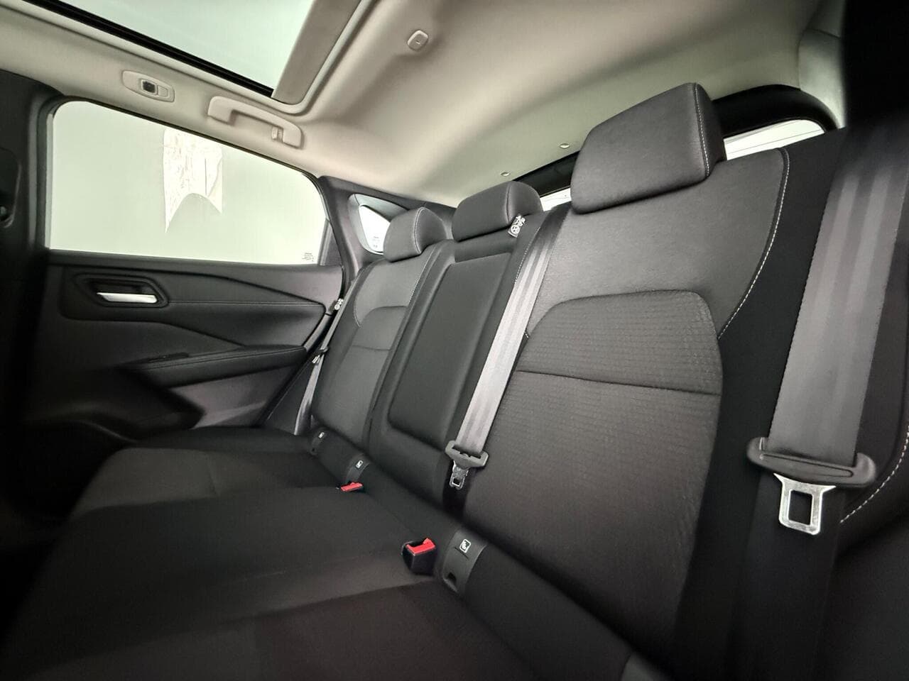 Nissan Qashqai thumbnail Seats Rear
