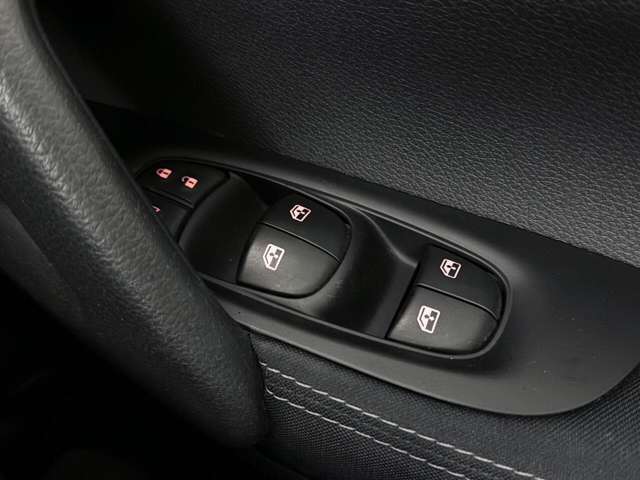 Nissan Qashqai thumbnail Misc Controls