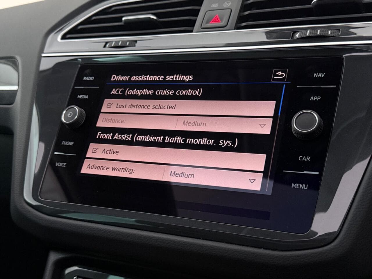 Volkswagen Tiguan thumbnail Infotainment System