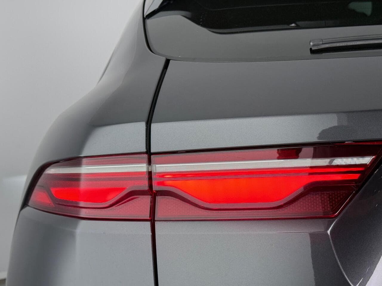 Jaguar F-PACE thumbnail Lights Rear