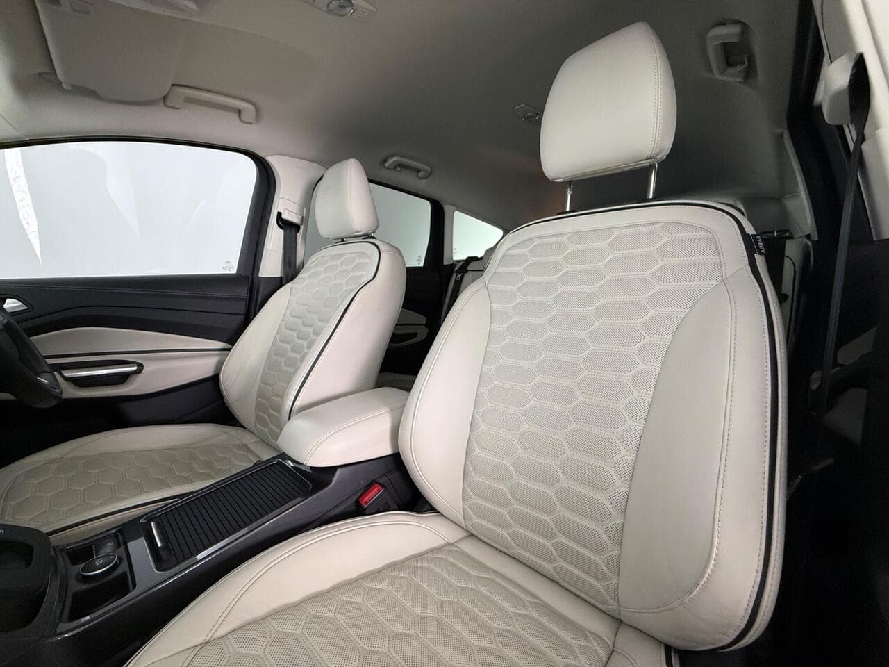 Ford Kuga thumbnail Seat Front Passenger