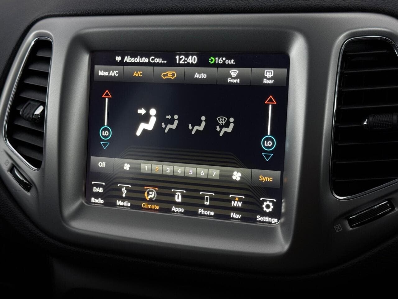 Jeep Compass thumbnail Infotainment System