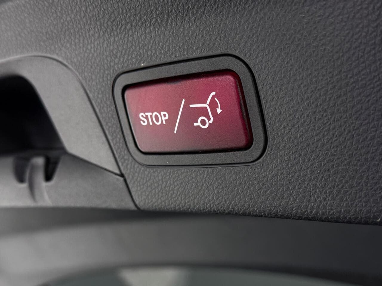 Mercedes-Benz GLC thumbnail Misc Controls