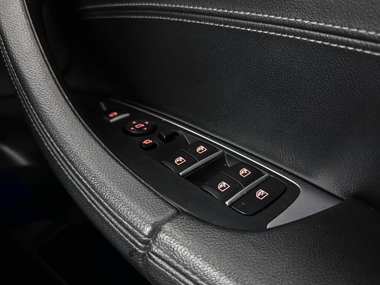 BMW X4 thumbnail Misc Controls
