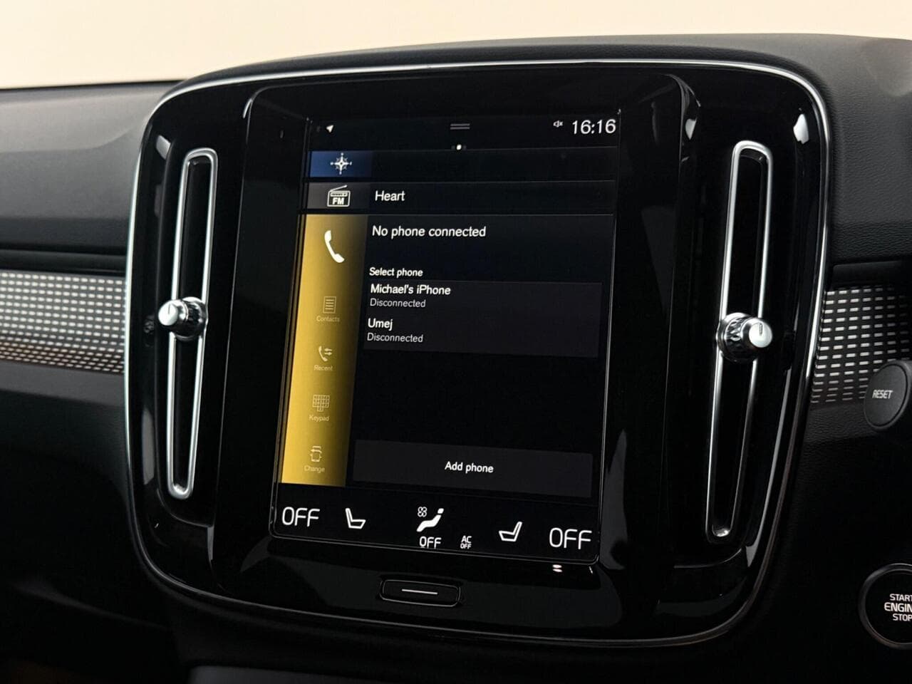 Volvo XC40 thumbnail Infotainment System