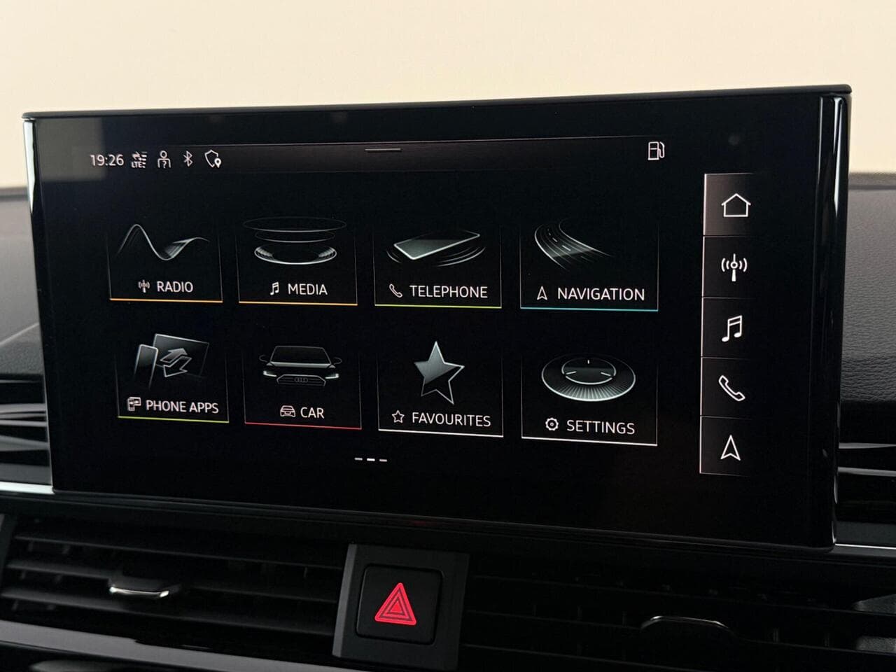 Audi A4 Avant thumbnail Infotainment System
